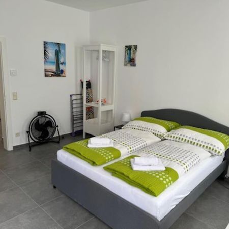 Apartamento Klein Aber Fein Mit Terrasse Viena Exterior foto