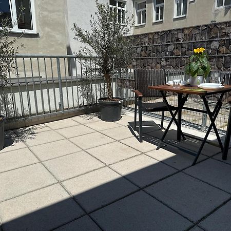 Apartamento Klein Aber Fein Mit Terrasse Viena Exterior foto
