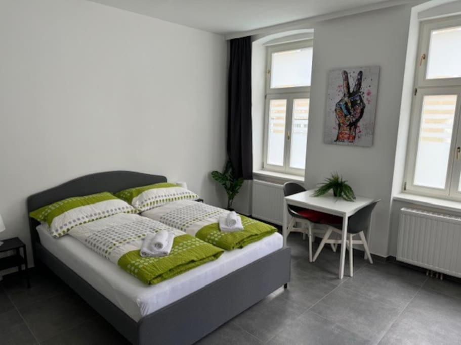 Apartamento Klein Aber Fein Mit Terrasse Viena Exterior foto