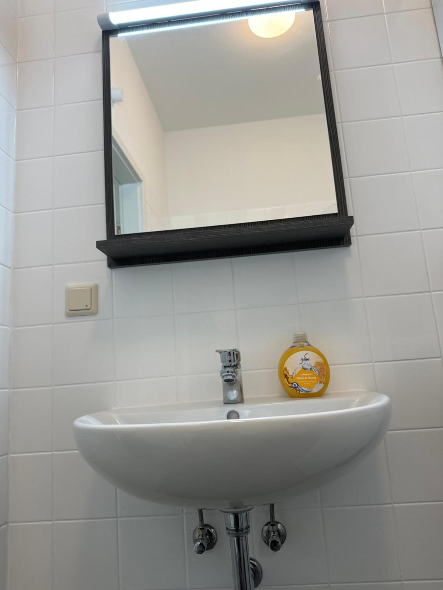 Apartamento Klein Aber Fein Mit Terrasse Viena Exterior foto