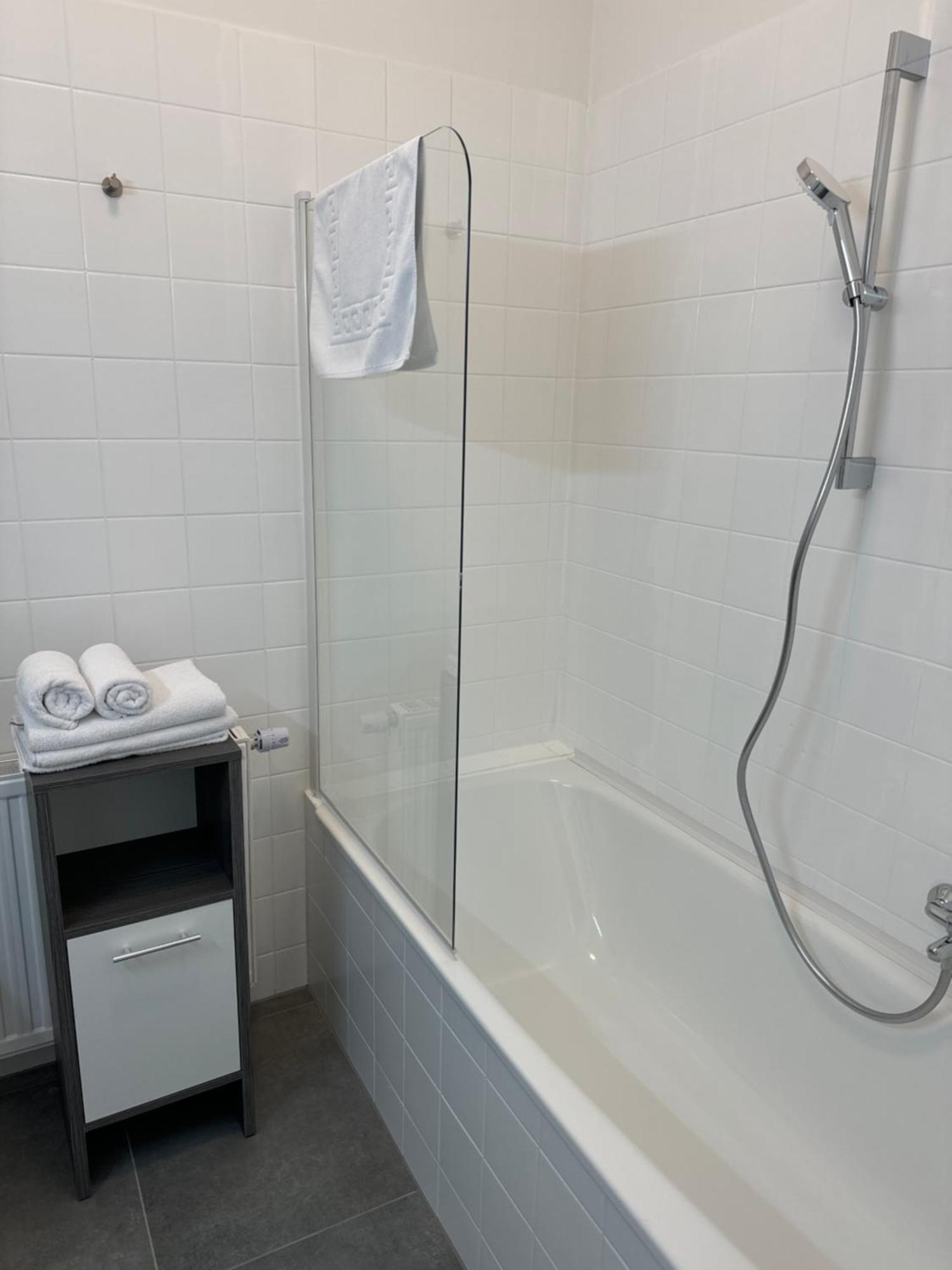 Apartamento Klein Aber Fein Mit Terrasse Viena Exterior foto