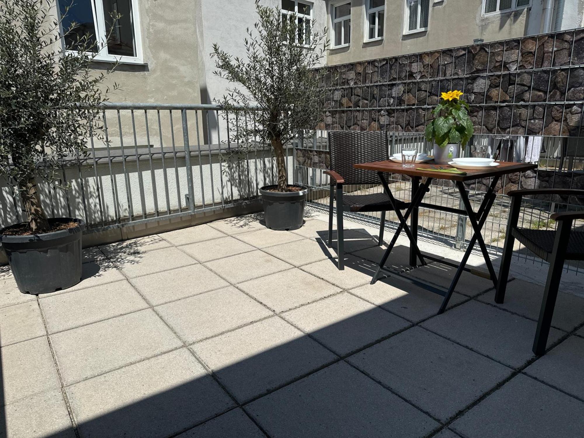 Apartamento Klein Aber Fein Mit Terrasse Viena Exterior foto